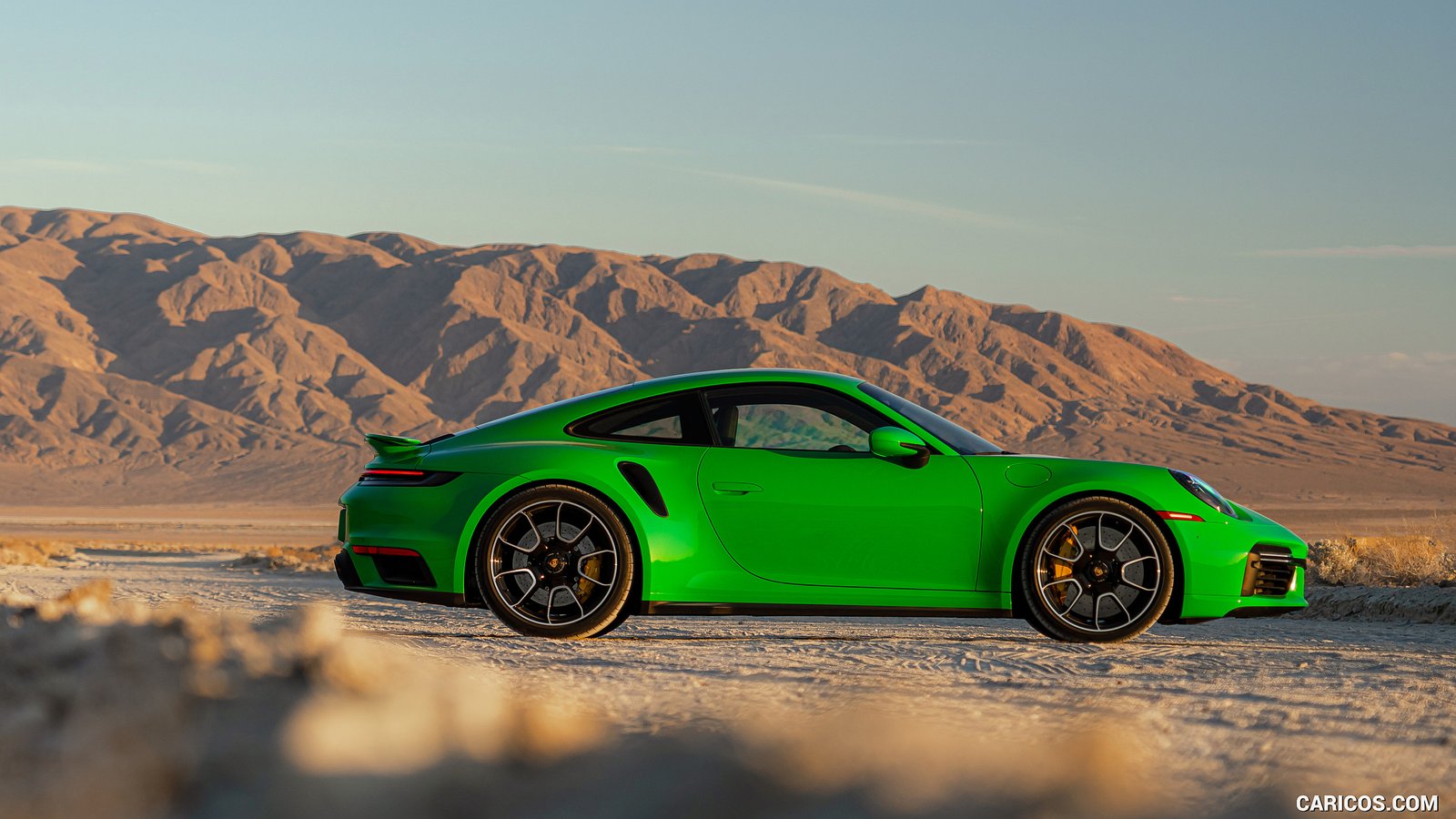 2021_porsche_911_turbo_s_231_2560x1440