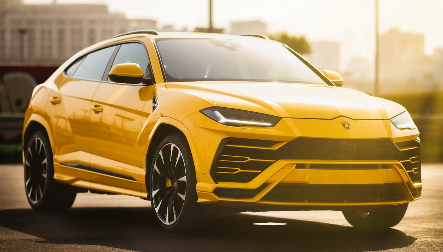 Lamborghini-URUS-Car-Rental-Dubai